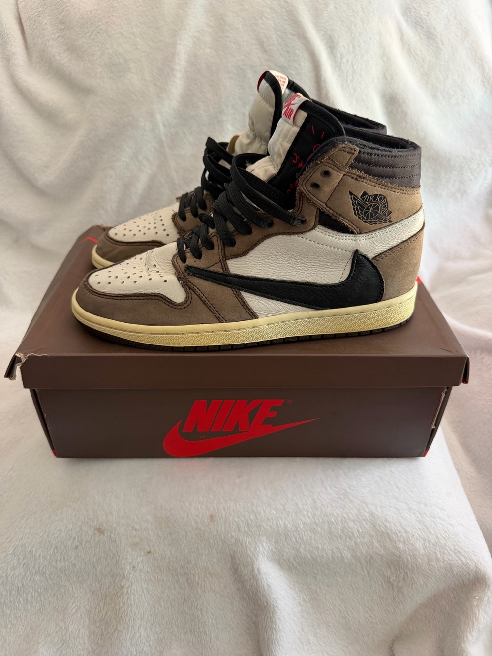Size 7.5 - Jordan 1 Retro OG x Travis Scott High Mocha COA in pics!